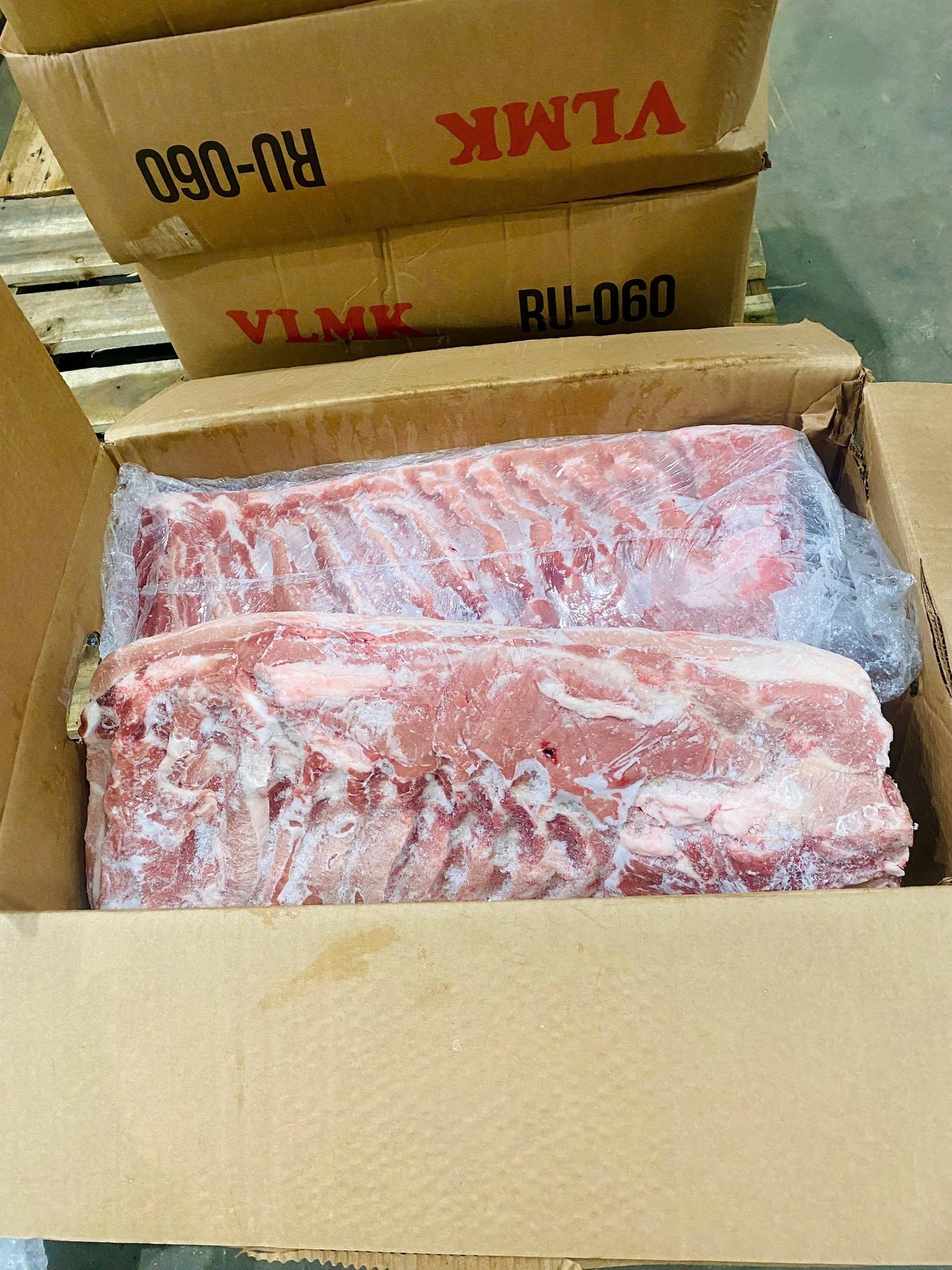 ba chi heo dong lanh nhap khau vlmk gia si