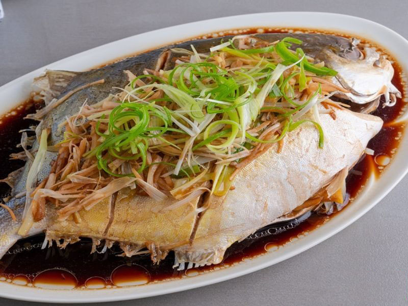 Cách làm cá chim hấp xì dầu ngon ngọt, chuẩn vị nhà hàng